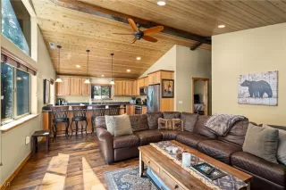 Photo #6: 1018032 Listing