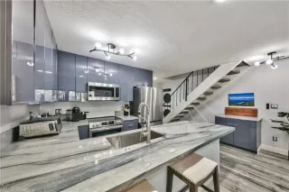 Photo #3: 1018036 Listing