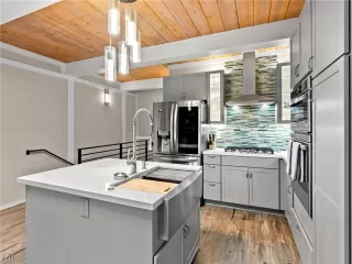 Photo #2: 1018055 Listing 