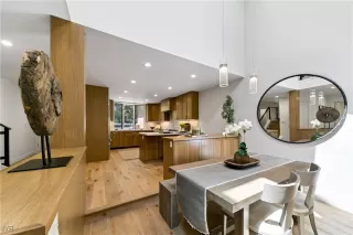 Photo #5: 1018063 Listing