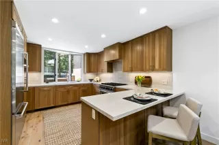 Photo #6: 1018063 Listing