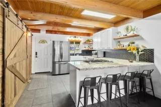 Photo #4: 1018076 Listing