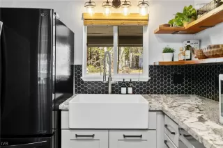 Photo #6: 1018076 Listing