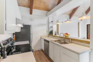 Photo #5: 1018105 Listing