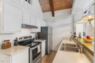 Photo #6: 1018105 Listing