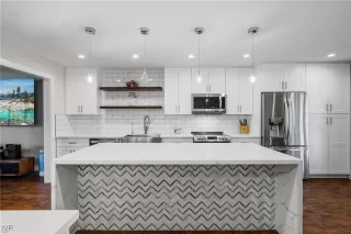 Photo #3: 1018159 Listing