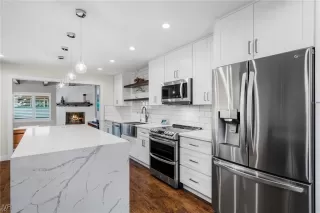 Photo #4: 1018159 Listing