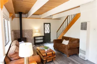 Photo #3: 1018169 Listing