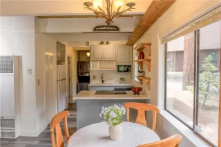 Photo #5: 1018169 Listing