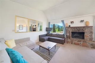 Photo #6: 1018204 Listing