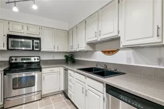 Photo #3: 1018213 Listing