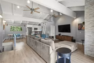 Photo #4: 1018241 Listing 