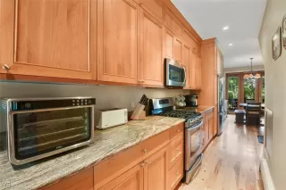 Photo #3: 1018268 Listing