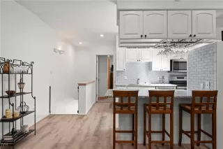 Photo #6: 1018271 Listing