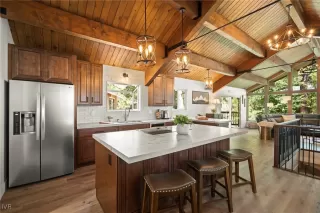 Photo #1: 1018294 Listing