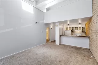 Photo #5: 1018301 Listing