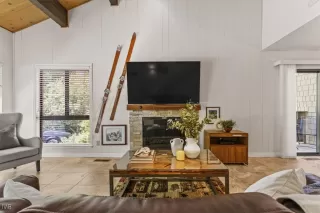 Photo #2: 1018372 Listing