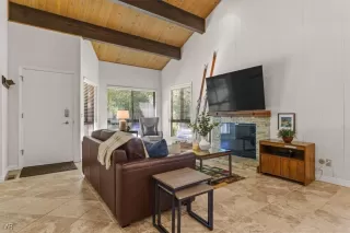 Photo #3: 1018372 Listing