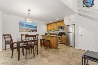 Photo #5: 1018372 Listing