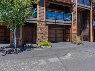 Photo #1: 1018376 Listing