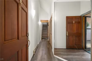 Photo #4: 1018399 Listing