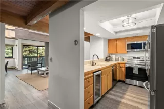 Photo #5: 1018399 Listing