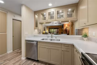 Photo #6: 1018406 Listing 