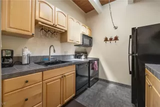 Photo #5: 1018409 Listing 