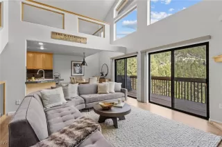 Photo #2: 1018418 Listing