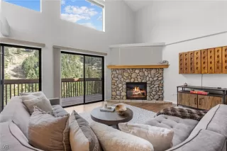 Photo #3: 1018418 Listing