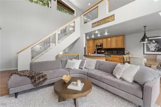 Photo #6: 1018418 Listing