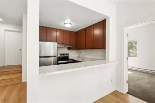 Photo #5: 1018452 Listing