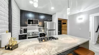 Photo #2: 1018461 Listing 