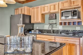 Photo #3: 1018511 Listing