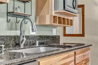 Photo #4: 1018511 Listing