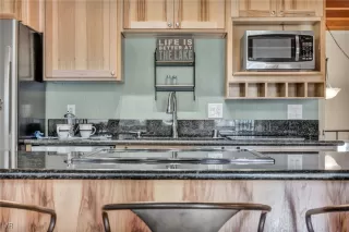 Photo #5: 1018511 Listing