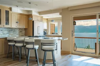 Photo #6: 1018517 Listing