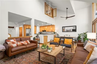 Photo #6: 1018542 Listing