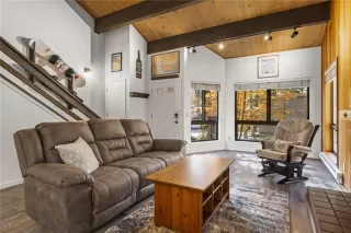 Photo #3: 1018551 Listing