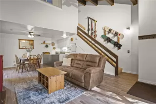 Photo #4: 1018551 Listing