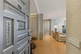 Photo #3: 1018584 Listing