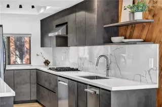 Photo #3: 1018614 Listing