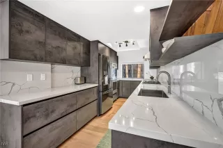 Photo #5: 1018614 Listing