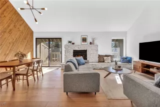 Photo #6: 1018614 Listing