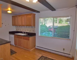 Photo #4: 940104 Listing