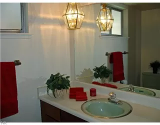 Photo #4: 940366 Listing