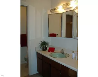 Photo #6: 940366 Listing