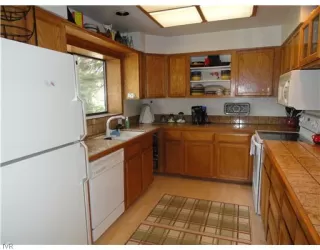 Photo #2: 940401 Listing