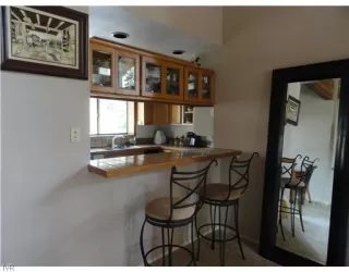 Photo #3: 940401 Listing