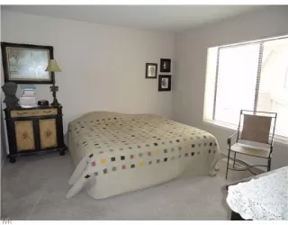 Photo #5: 940401 Listing